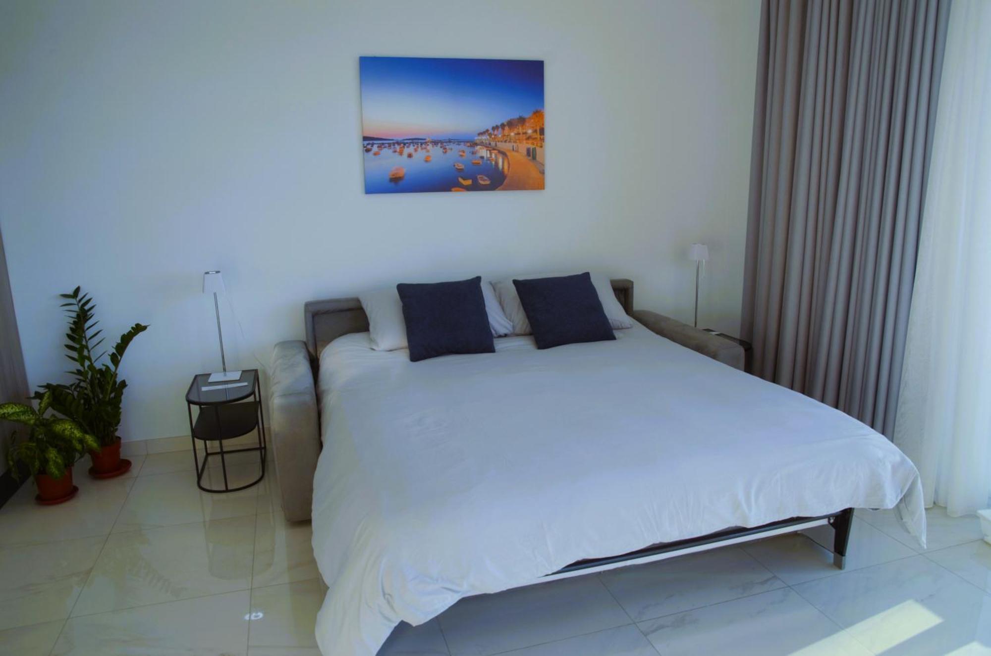 New Seafront Apartment - Spectacular Views Σεντ Πόλς Μπέι Εξωτερικό φωτογραφία