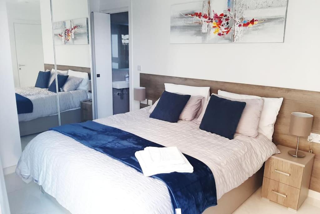 New Seafront Apartment - Spectacular Views Σεντ Πόλς Μπέι Εξωτερικό φωτογραφία